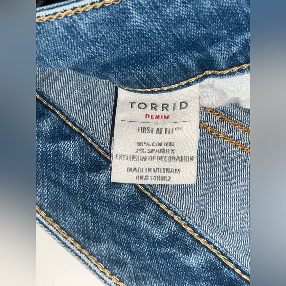 Torrid Blue Jean Shorts with Lace Trim - Picture 4 of 4